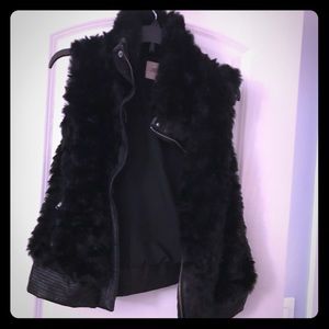 Black faux fur vest size medium